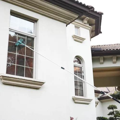 Vista 5 de TelesPro Escobilla de ventana de alto alcance de 20 pies con poste de extensión de 5 a 12 pies, herramienta de limpieza de ventanas con poste