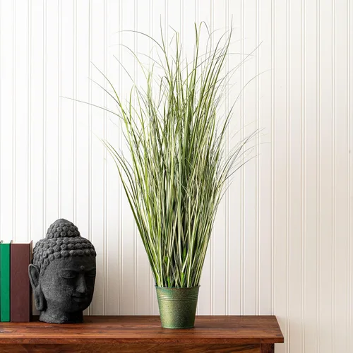 Vista 2 de Vickerman Everyday - Hierba verde artificial abigarrada de 37 pulgadas con maceta de hierro, decoración de plantas de césped sintético, acento
