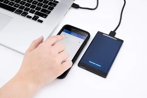 Vista 6 de SecureData SecureDrive BT 1TB Hardware Encriptado USB 3.0 Ext Drive FIPS 140-2 Nivel 3 Desbloqueo a través de la aplicación de teléfono compatible