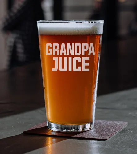 Vista 3 de GRANDPA JUICE - Vaso de cerveza – Regalo divertido para papá, tío abuelo de hija, hijo, esposa, día del padre (personalizado)