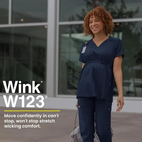Vista 10 de WonderWink Top de maternidad con cuello en V