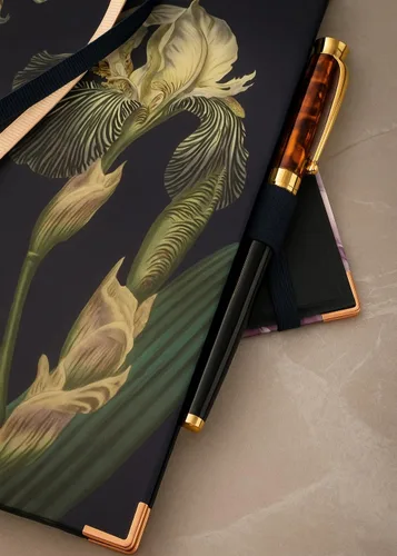 Vista 5 de Diario de cuadrícula de puntos A5 – Cuaderno de papel marfil con tapa dura de peonía, bordes de cobre, lazo para bolígrafo, 2 marcadores de cinta