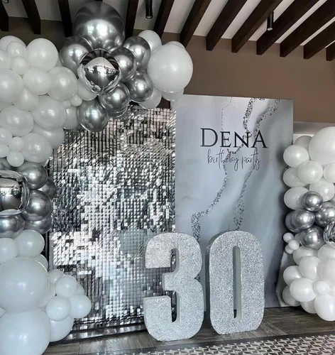 Vista 4 de Kate Paneles de pared de lentejuelas plateadas con purpurina para decoración de fiestas, cumpleaños, bodas, 24 piezas de 4 x 6 pies