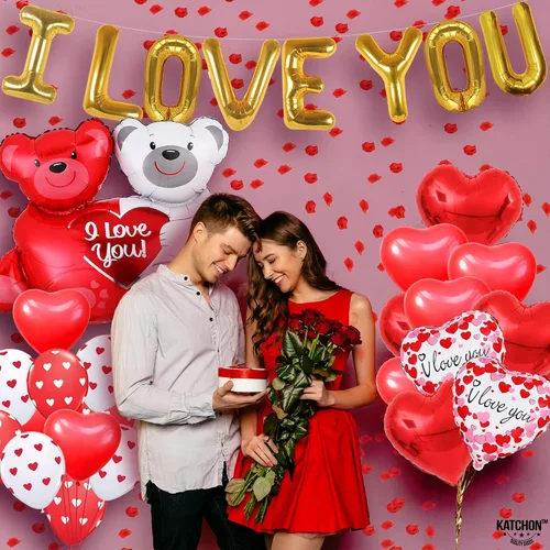Vista 7 de KatchOn, Teddy Bear - Juego de globos con texto en inglés "I Love You", paquete de 55, 2000 pétalos de rosa roja con globos de corazón rojo
