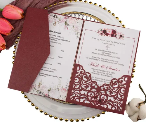 Vista 7 de Juego de 25 tarjetas de invitaciones de boda de 5 x 7.28 pulgadas con purpurina dorada clara, tres pliegues, cortadas con láser, corte hueco