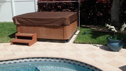 Vista 3 de BeyondNice Tapa resistente para bañera de hidromasaje y spa, 95 x 95 pulgadas, impermeable, poliéster 600D, hebillas ajustables de liberación rápida