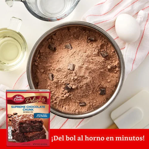 Vista 4 de Mezcla para Brownies Betty Crocker Delights Supreme con Trozos de Chocolate, 18 oz. Textura Fudgier Vs. Receta anterior, trozos grandes