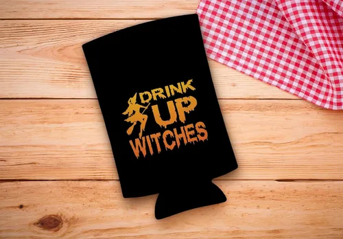 Vista 2 de Decoración espeluznante de Halloween Bebe brujas aquí para los abucheos 2 caras Paquete de 2 termoenfriadores ultra delgados para latas