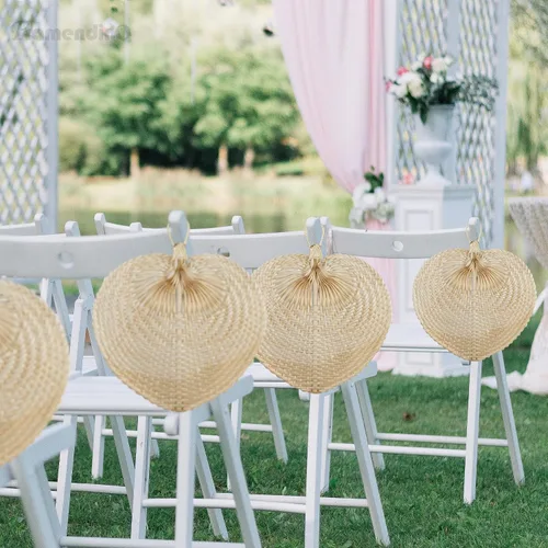 Vista 6 de Framendino, Abanicos de bambú natural de Riffia hechos a mano para decoración de pared de boda de verano