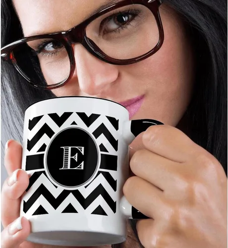 Vista 2 de 3dRose Taza de cerámica con monograma de cheurón blanco y negro, 1 unidad (paquete de 1)