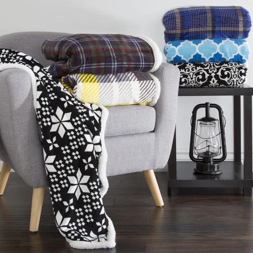 Vista 4 de Bedford Home Manta Sherpa de forro polar negro/blanco