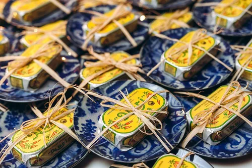 Vista 5 de NURI Sardinas portuguesas en aceite de oliva especiado - Paquete de 4 - (latas de 4.4 onzas)
