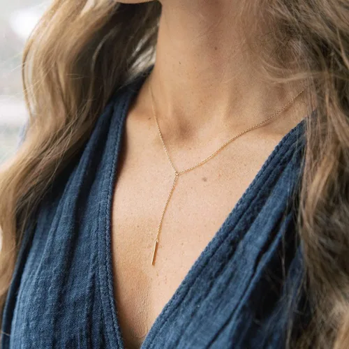 Vista 6 de HONEYCAT Lariat - Collar de barra en oro oro rosa o plata Joyería delicada