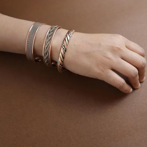 Vista 6 de Pulseras de cobre para hombres y mujeres Juego de 3 con caja de regalo Hecho a mano 100% cobre Regalo para mujeres y hombres