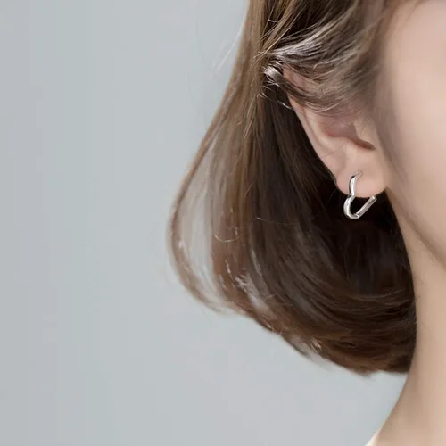Vista 2 de SLUYNZ Aretes de aro de plata de ley 925 de 0.6in con forma de corazón para mujeres, adolescentes y niñas, aretes de corazón de amor dulce, Metal