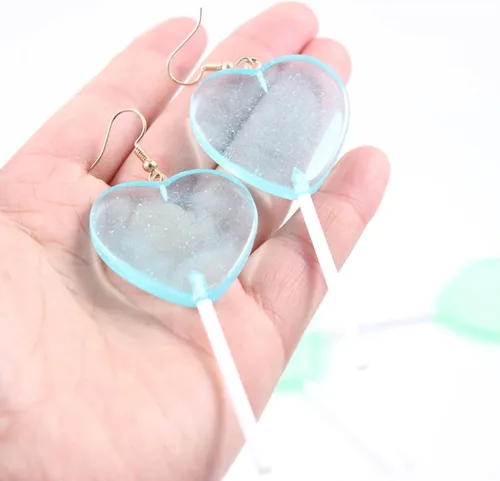 Vista 6 de Dulces bonitos aretes transparentes de piruleta con forma de corazón y caramelo con forma de corazón de dibujos animados aretes colgantes de resina