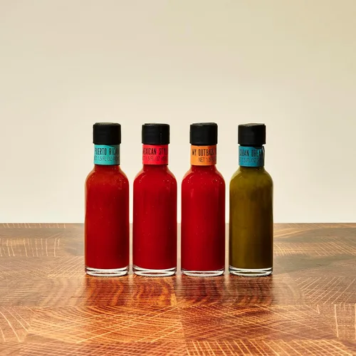 Vista 3 de Modern Gourmet Global Hot Sauce To Go! 5 botellas de 1.6 onzas. Salsas picantes de todo el mundo.