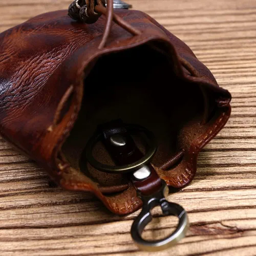 Vista 3 de Wugebud 1 llavero medieval de cuero, organizador de monedas, soporte para cambios, bolsa de cuero con cordón para hombres y mujeres, Marrón