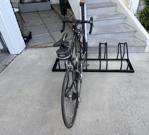 Vista 9 de Sandbaggy Portabicicletas comercial de perfil bajo, para exteriores, montaje en superficie, acero - 4 bicicletas (4 de capacidad (perfil bajo), 1)