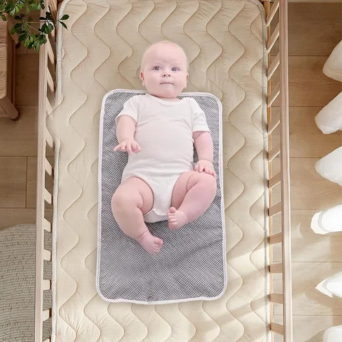 Vista 5 de Cambiador plegable para bebé, paquete de 2, cambiador de pañales, impermeable, tapete de viaje para pañales, almohadilla para orinario infantil, kit