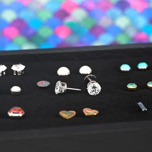Vista 2 de Aretes colgantes de circonio cúbico ComfyEarrings de 14 pulgada con la respaldos planos de rosca muy cómodos