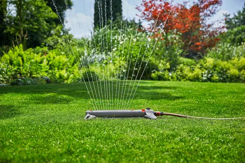 Vista 10 de GARDENA (18712-80) Aquazoom - Aspersor oscilante totalmente ajustable, para riego flexible, a prueba de fugas y preciso, compatible con cualquier