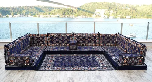 Vista 2 de Conjunto de sofá bajo de estilo árabe majlis en azul marino – Fundas lavables para sala de estar – Cojines de piso turcos