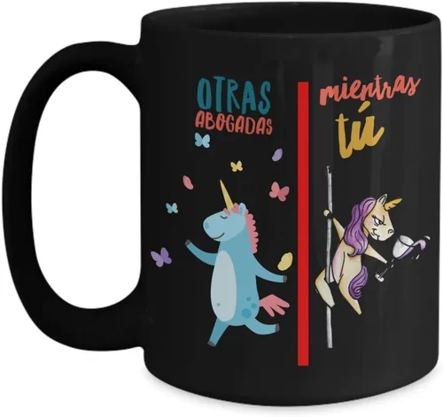 Vista 3 de Regalo para Abogadas Taza de cafe para Licenciadas Regalo para graduados, profesionales y estudiantes Vaso con afirmaciones positivas, Negro