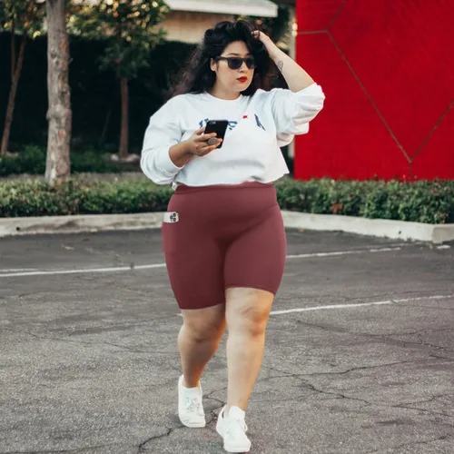 Vista 12 de MOREFEEL Pantalones cortos de ciclismo de talla grande de 8 pulgadas con bolsillos para mujer, cintura alta, control de abdomen, pantalones cortos