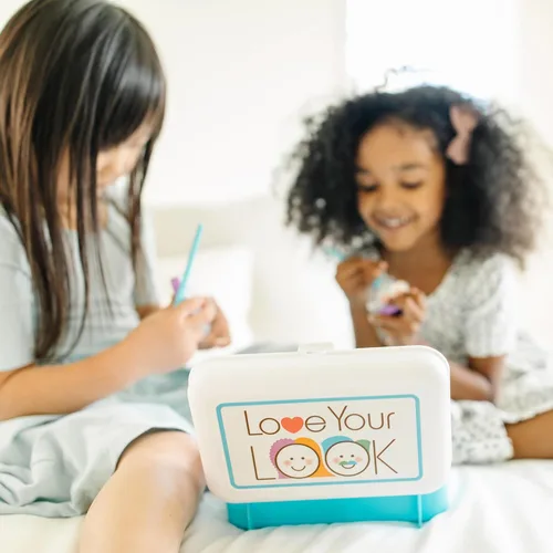 Vista 2 de Melissa & Doug Love Your Look - Kit de maquillaje de 16 piezas