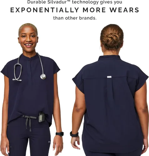 Vista 4 de Figs - Uniforme médico de mujer Rafaela, de dos bolsillos, cuello mandarín, ajuste holgado con elásticos suaves.