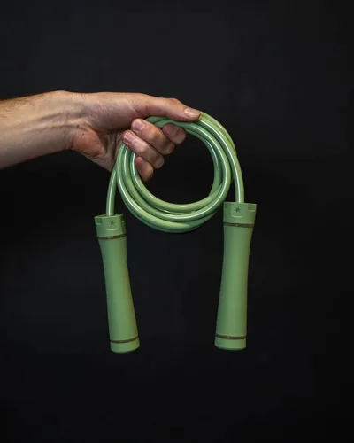 Vista 4 de Swissskip Cuerda de saltar pesada de Dayan Kolev; cuerda de saltar pesada de 1 libra para principiantes y atletas profesionales; Verde claro (Matcha)