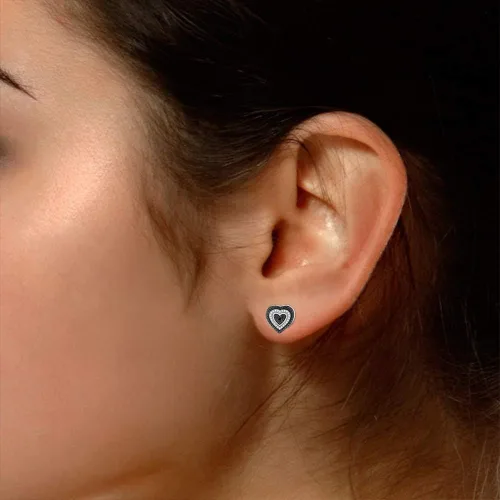 Vista 5 de Aretes con forma de corazón de diamantes naturales en blanco y negro en oro de 14 quilates sobre plata esterlina (0.02 quilates)