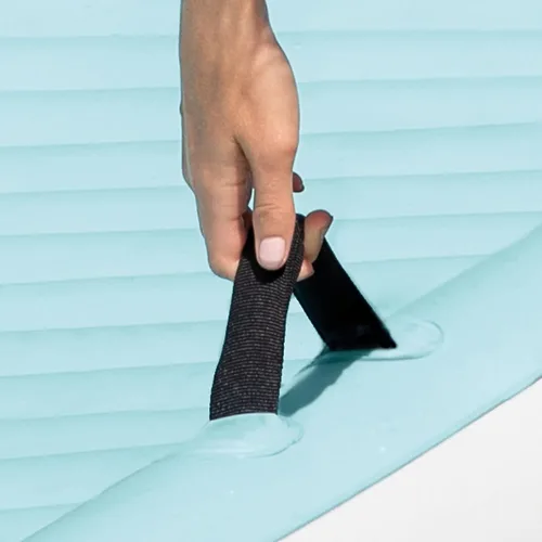 Vista 3 de INTEX 56289EP Salón de agua flotante inflable: asas de tela suave - portavasos integrados - amarres seguros - capacidad de peso de 880 libras - 122