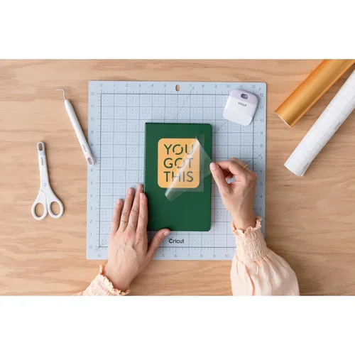 Vista 4 de Cricut Cinta de transferencia, 1 x 21 pies, hoja adhesiva de fácil transferencia para proyectos de vinilo, compatible con la mayoría de tipos