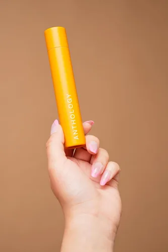 Vista 8 de Anthology Vanilla Woods Perfume Oil roll-on 0.3oz Notas de madera y vainilla Rollerball sin alcohol