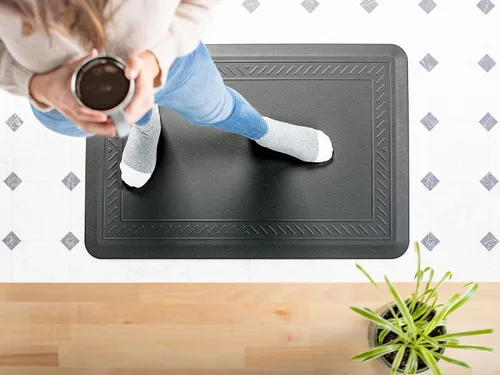 Vista 10 de WeatherTech ComfortMat, 24 x 36 pulgadas Antifatiga Comfort Mat, patrón de fibra de carbono, marrón Beige Bronceado