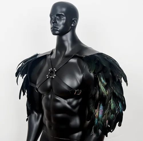 Vista 5 de L'VOW Arnés de plumas góticas para hombre, ajustable, de piel sintética, armadura de hombro, guardias medievales para Halloween y cosplay