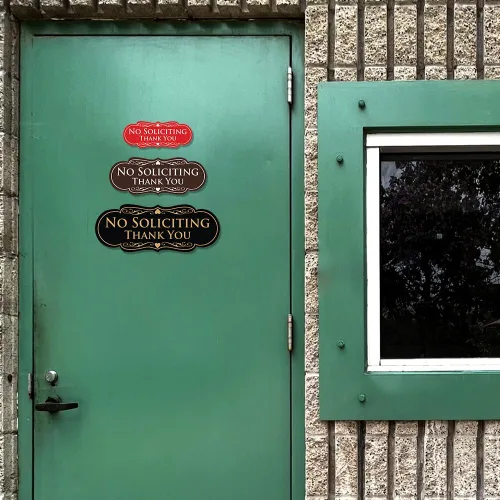 Vista 2 de Letrero con frase en inglés "NO SOLICITING Thank You