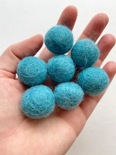 Vista 4 de 2.5 cm Handmade Felt Balls - Wholesale Bulk Quantity: 50 - Ombre Gradient Colors: French Blue, Dutch Blue, Baby Blue, White - 100% Wool Poms for