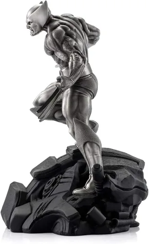 Vista 2 de Royal Selangor Estatua victoriosa de Wolverine de edición limitada de peltre de la colección Marvel acabada a mano