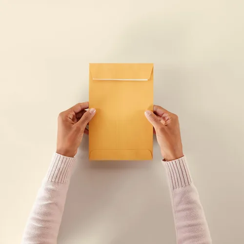 Vista 8 de Amazon Basics - Sobres para envíos de catálogo, cierre adhesivo, 6 x 9 pulgadas, marrón kraft, paquete de 500