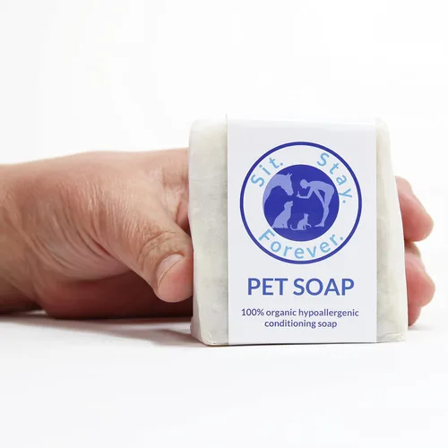 Vista 3 de Sit Stay Forever. Jabón orgánico vegano para mascotas/champú en barra grande de 7 onzas, hipoalergénico, avena orgánica, aceites de oliva y coco
