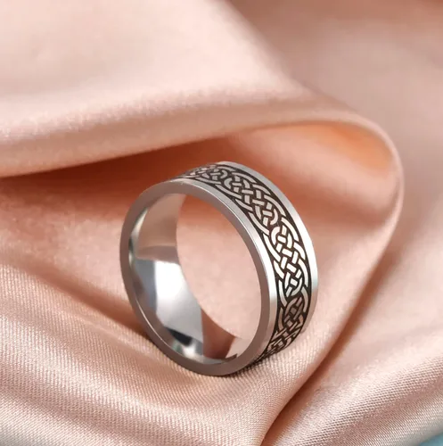Vista 4 de Anillo de nudo celta para hombres, anillos nórdicos vikingos para hombre, anillos de acero inoxidable con ondas de talismán irlandés, anillos