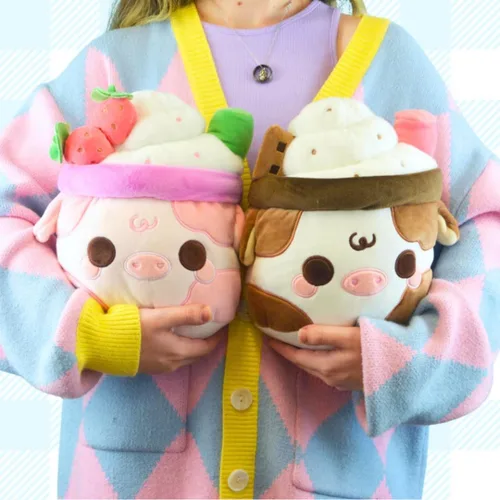 Vista 8 de PlushGoals Strawberry Mooshake - Lindo batido de vaca kawaii, juguete de peluche, 11 pulgadas