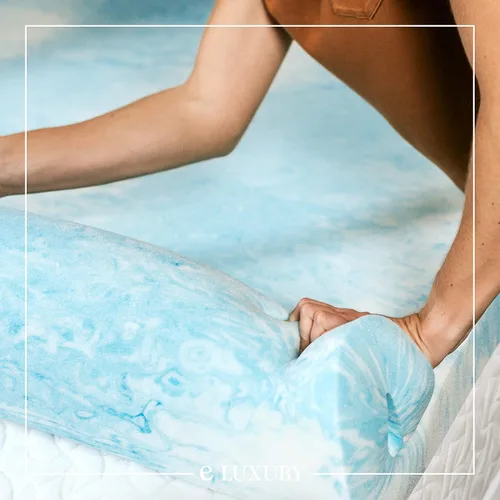 Vista 5 de eLuxurySupply Cubrecolchón de espuma viscoelástica de 3 pulgadas, protector de colchón que regula la temperatura, densidad de 2 libras para un alto