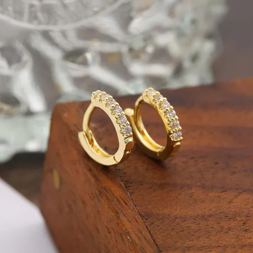 Vista 6 de Juego de aretes y aros chapados en oro de 14 quilates para mujeres y niñas, hipoalergénicos, pequeños, delicados, minimalista, cadena de cartílago