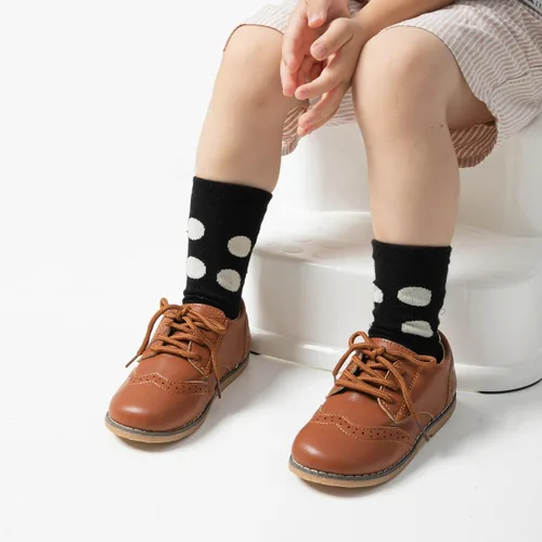 Vista 4 de Casazoe Zapatos Oxford de piel sintética para niños y niñas, zapatos de vestir de boda para niños pequeños, con cordones y suela de textura