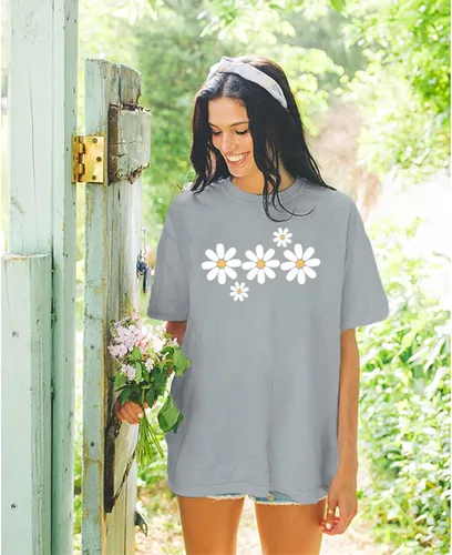 Vista 5 de Faktuzi - Camisas de margaritas para mujer, camisetas de gran tamaño, camisetas gráficas de flores, camisetas vintage con estampado floral y cuello