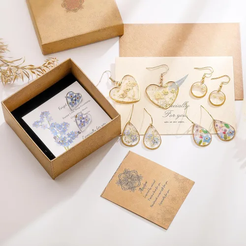 Vista 7 de AMEJEW Aretes de flores silvestres prensadas Forget-Me-Not Aretes colgantes para mujeres y niñas Pendientes de flores prensadas con lágrima